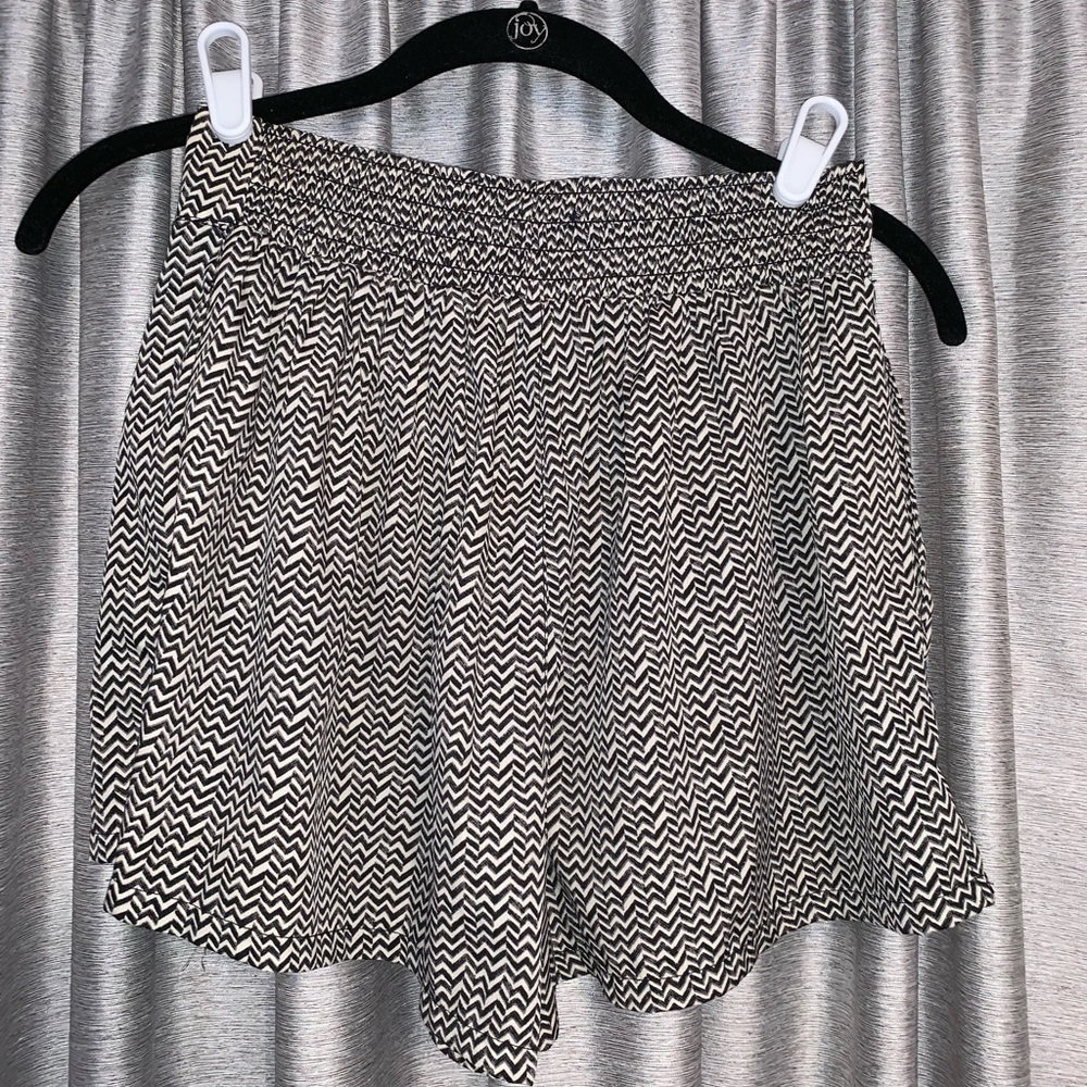 Black & white American Eagle shorts - Picture 5 of 5